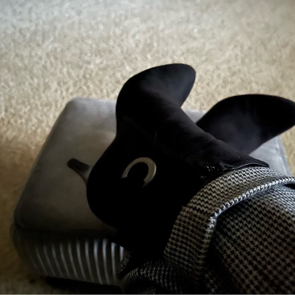 New Directions Ladies bootie black suede material 3.5 inch heel with bow. - Picture 10 of 10